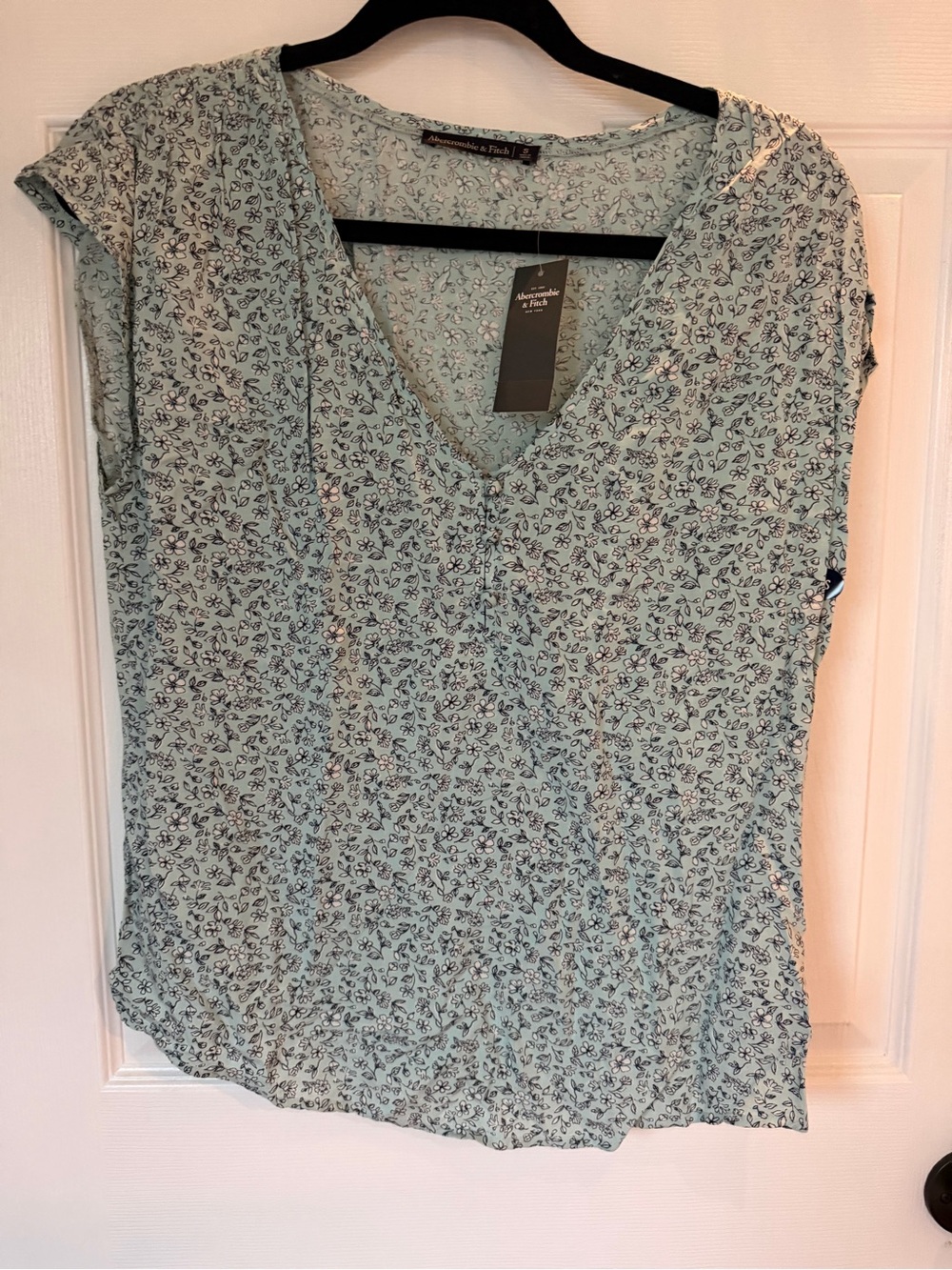 Abercrombie & Fitch Mint Green Floral V-Neck Short Sleeve Top